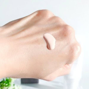 SKIN1004 Madagascar Centella Tone Brightening Tone-Up Sunscreen 50ml