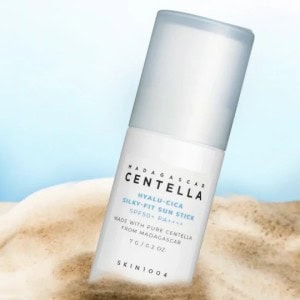 SKIN1004 Madagascar Centella Hyalu-Cica Silky-Fit Sun Stick 7G mini B