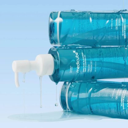 MEDICUBE Zero Pore Blackhead Deep Cleansing Oil 205 ml